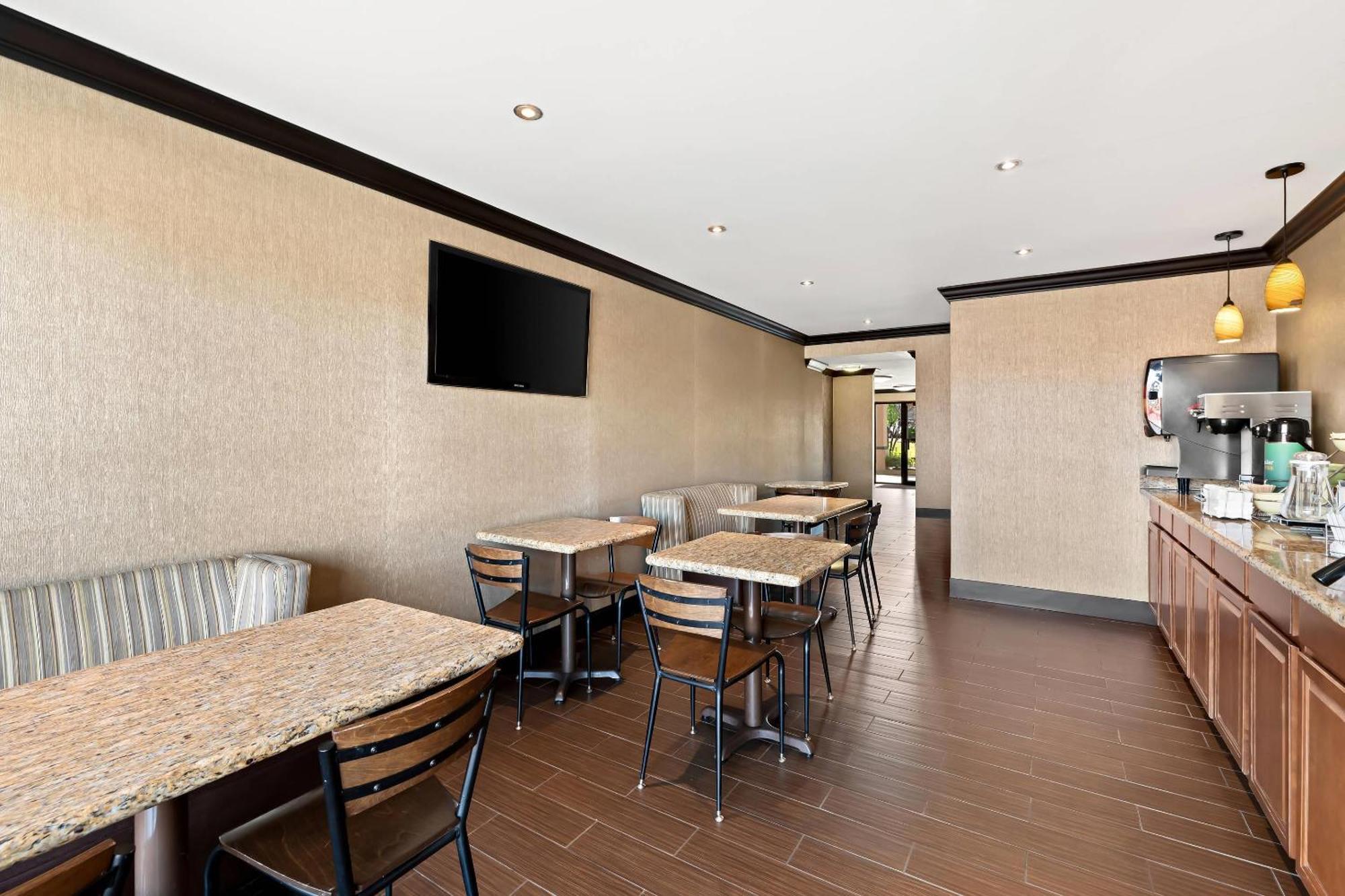 Quality Inn & Suites Dumas Buitenkant foto